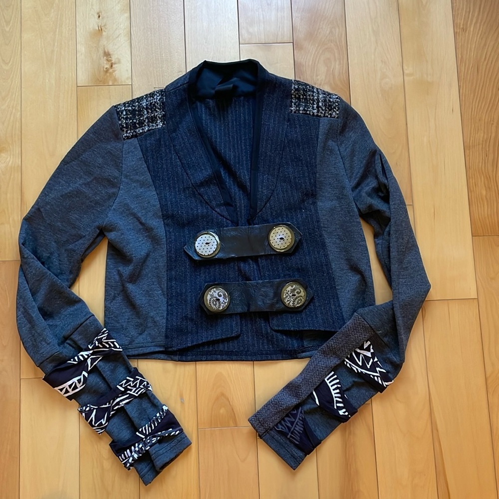 Creations Encore XS grey & Black Cropped Jacket